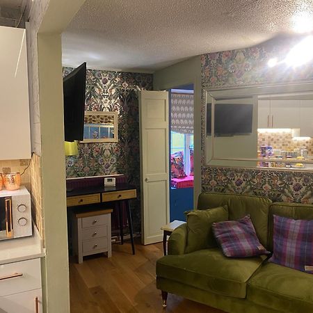 Quiet Lower Floor 2 Bed City Apartment With Private Patio Garden Bath Eksteriør billede
